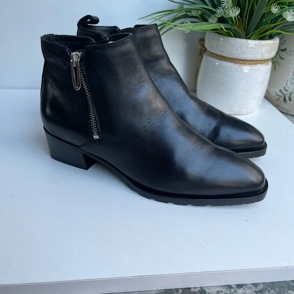 - AQUATALIA Nadie Black leather Waterproof booties size7.5 like New